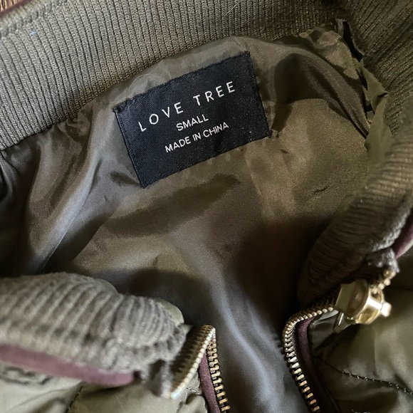 Women’s olive green vest, size small - Picture 3 of 3